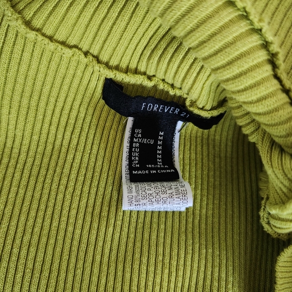 Green Turtleneck  Crop Top  forever21 (SizeM) - Picture 3 of 3